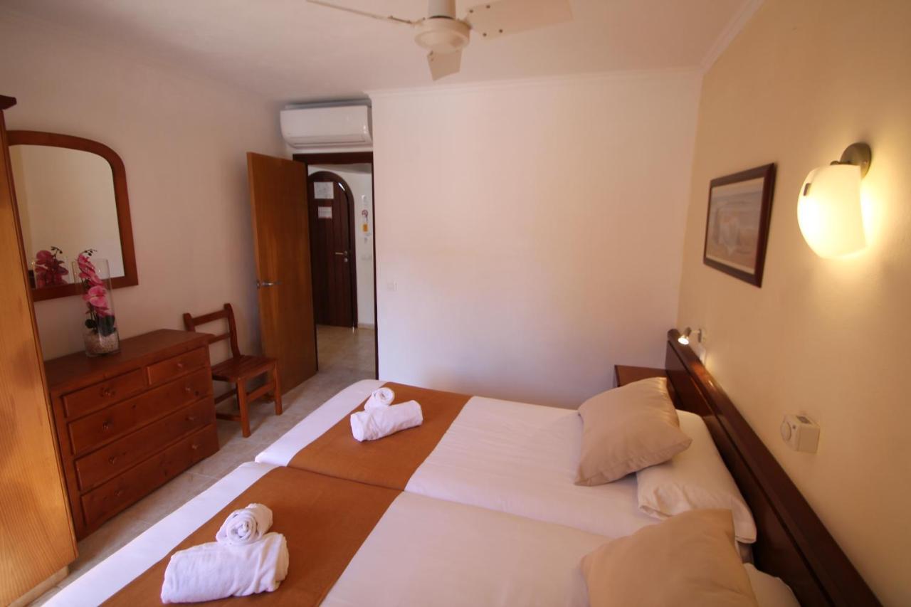 Apartaments Talayot Cala'N Blanes  Bagian luar foto