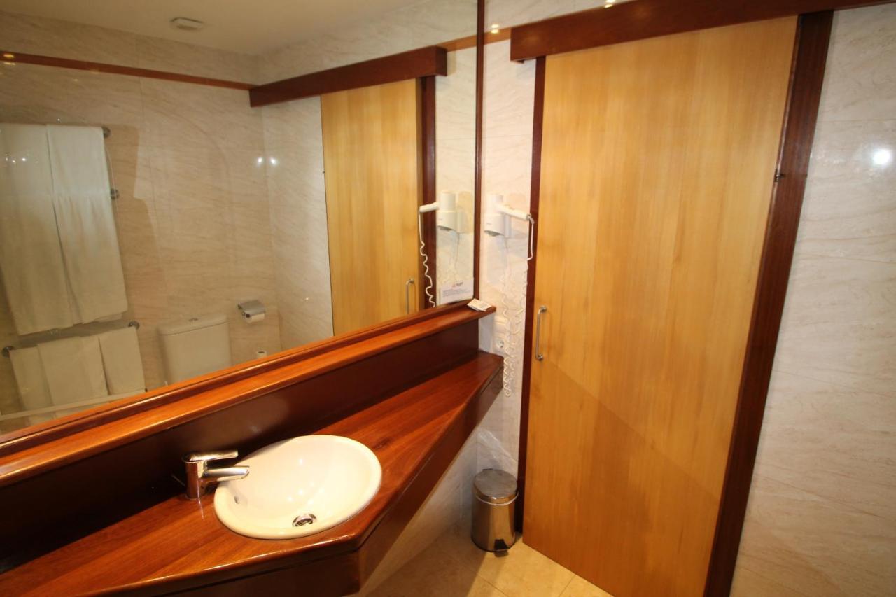 Apartaments Talayot Cala'N Blanes  Bagian luar foto