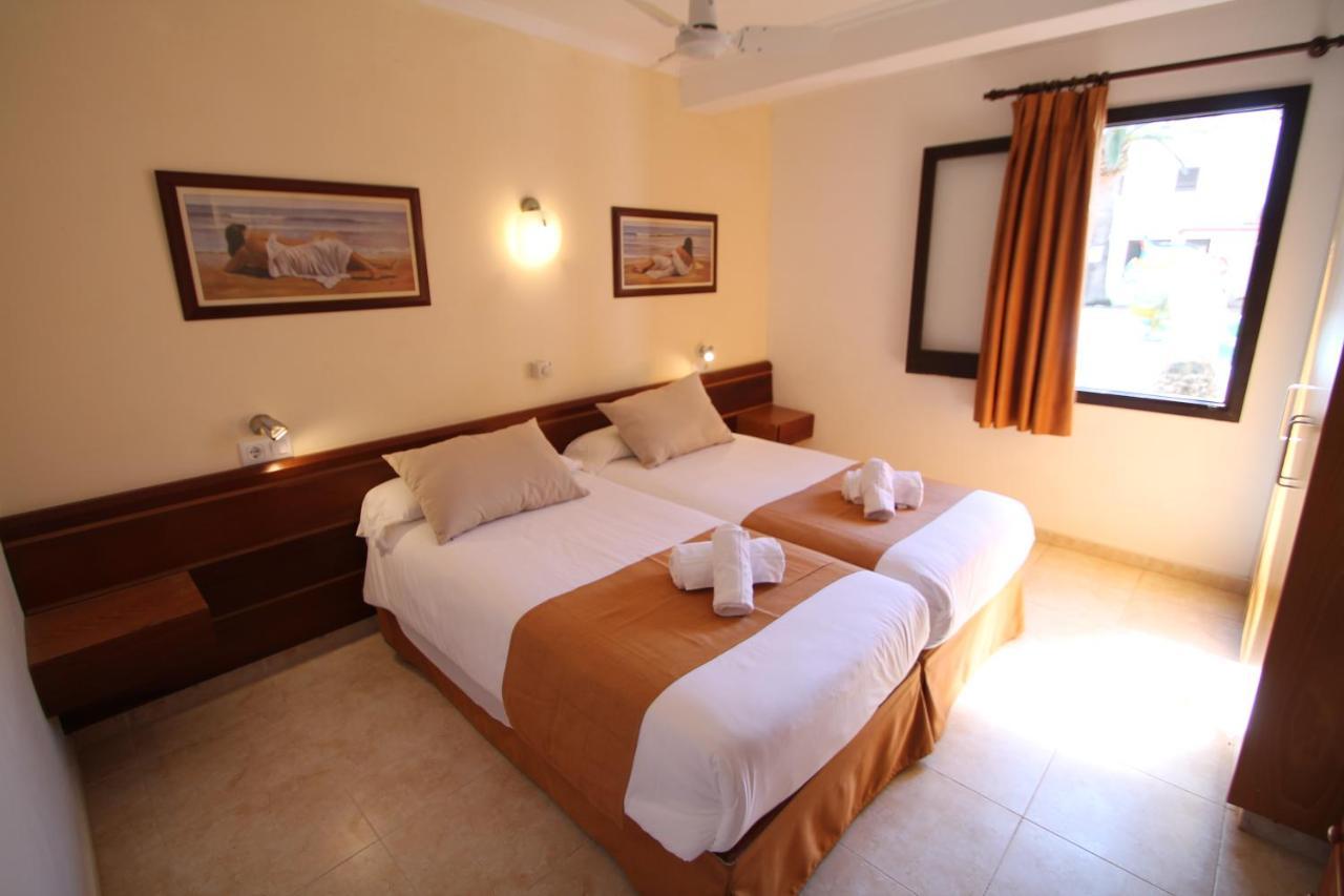 Apartaments Talayot Cala'N Blanes  Bagian luar foto
