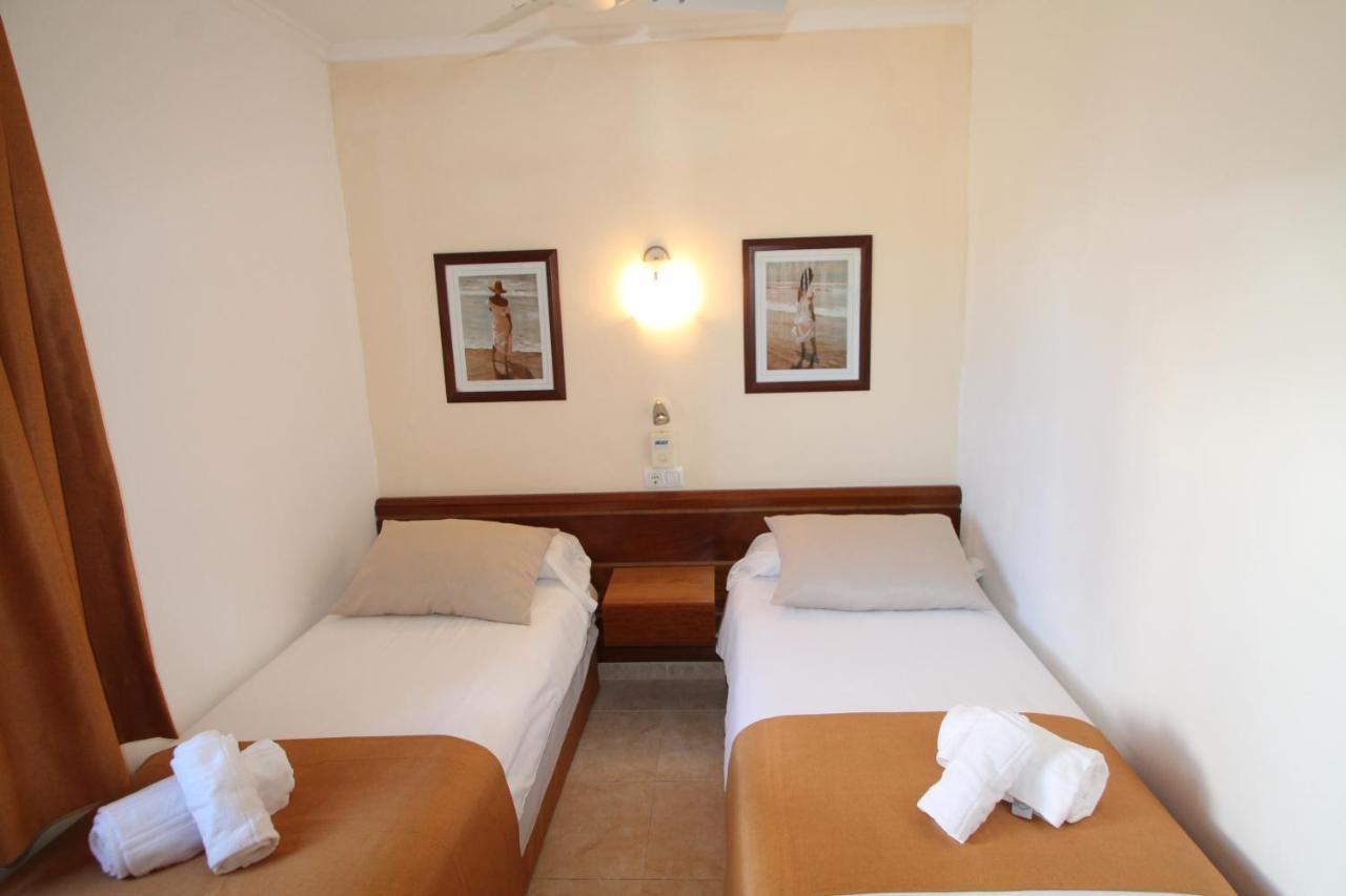 Apartaments Talayot Cala'N Blanes  Bagian luar foto